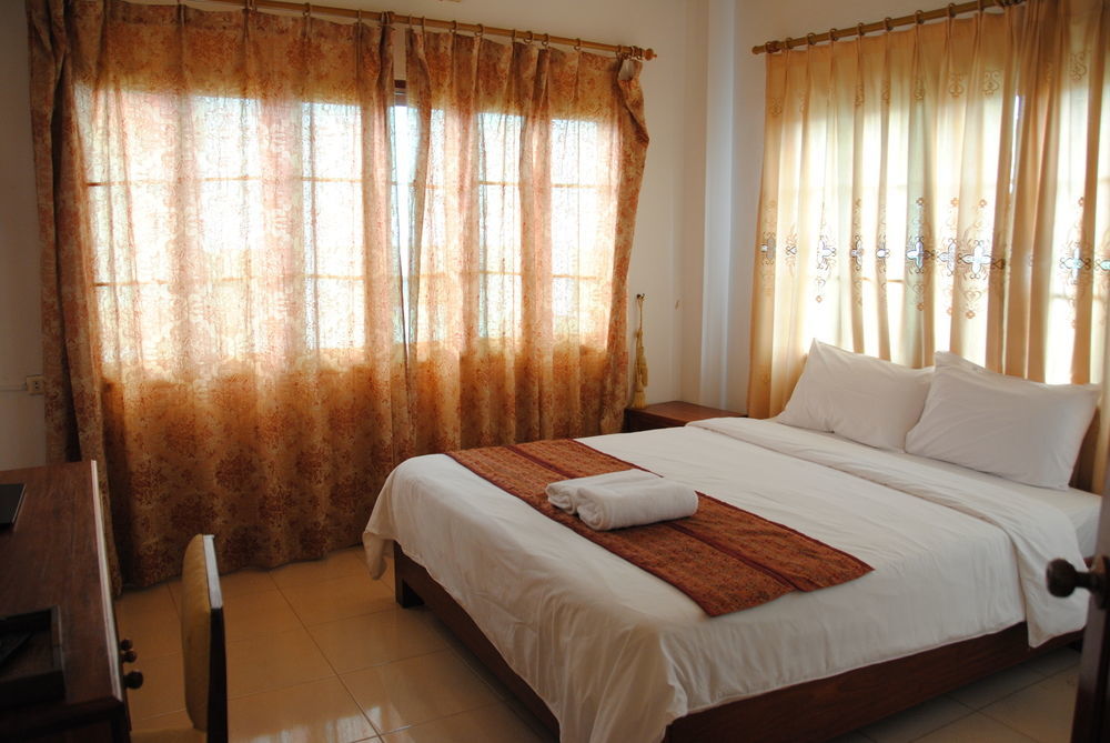 Nalinthone Guesthouse Ban Nongdouang Екстериор снимка