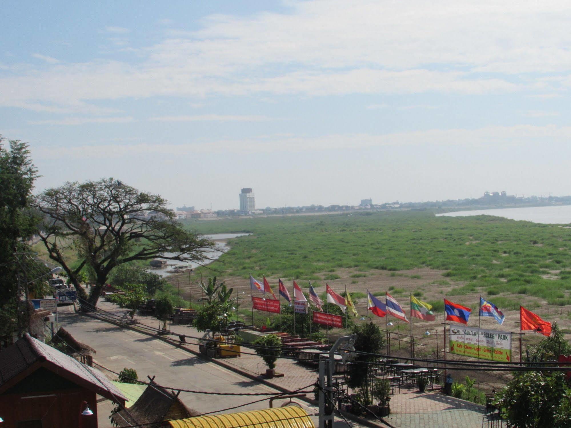 Nalinthone Guesthouse Ban Nongdouang Екстериор снимка
