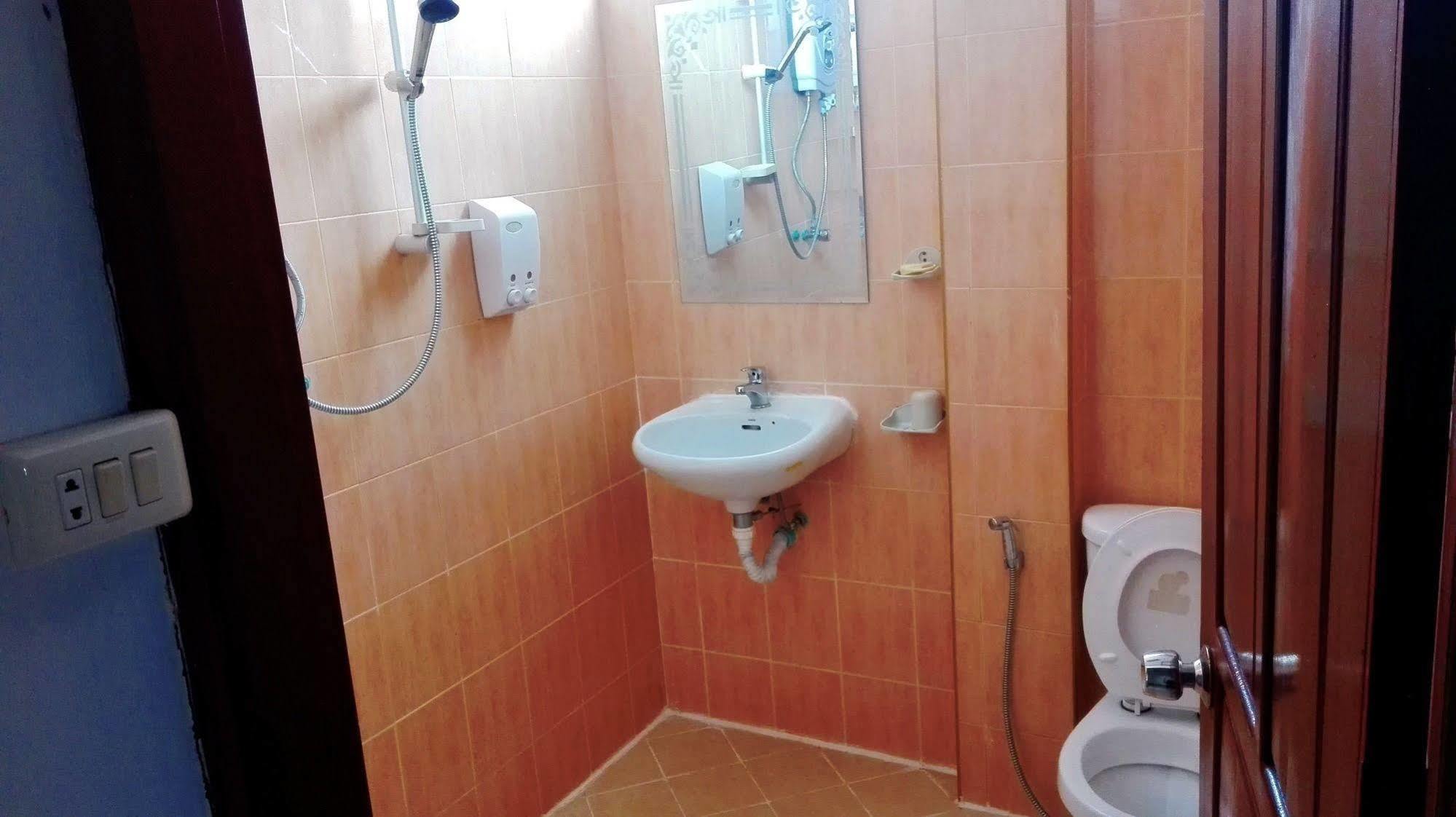 Nalinthone Guesthouse Ban Nongdouang Екстериор снимка